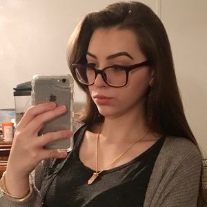 Meet your Posher, Hallie